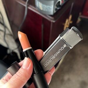 Youngblood Mineral cosmetics Lipstick in Peach